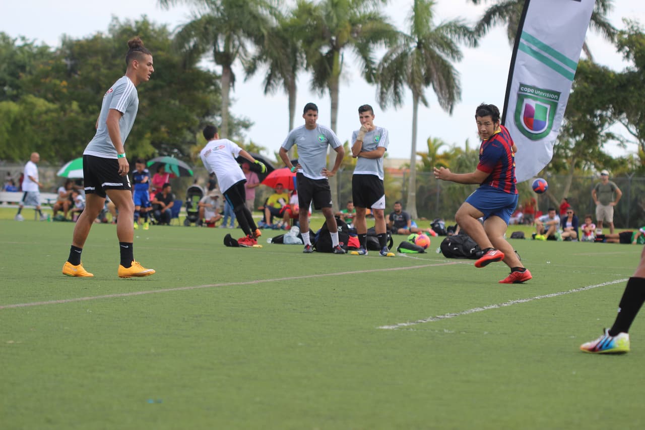 Cientos de personas se dieron cita al Kendall Soccer Park para participar y disfrutar de un torneo familiar.