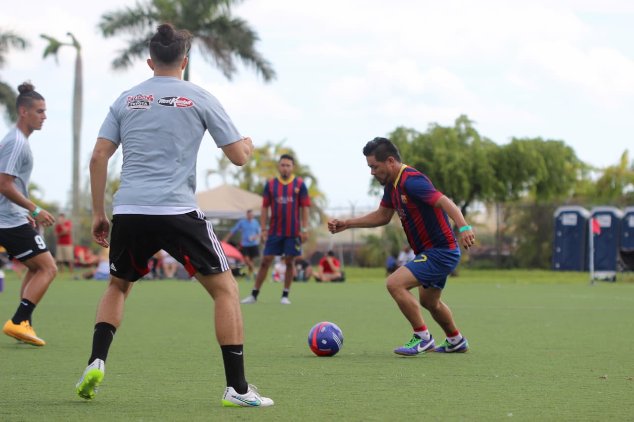 Cientos de personas se dieron cita al Kendall Soccer Park para participar y disfrutar de un torneo familiar.