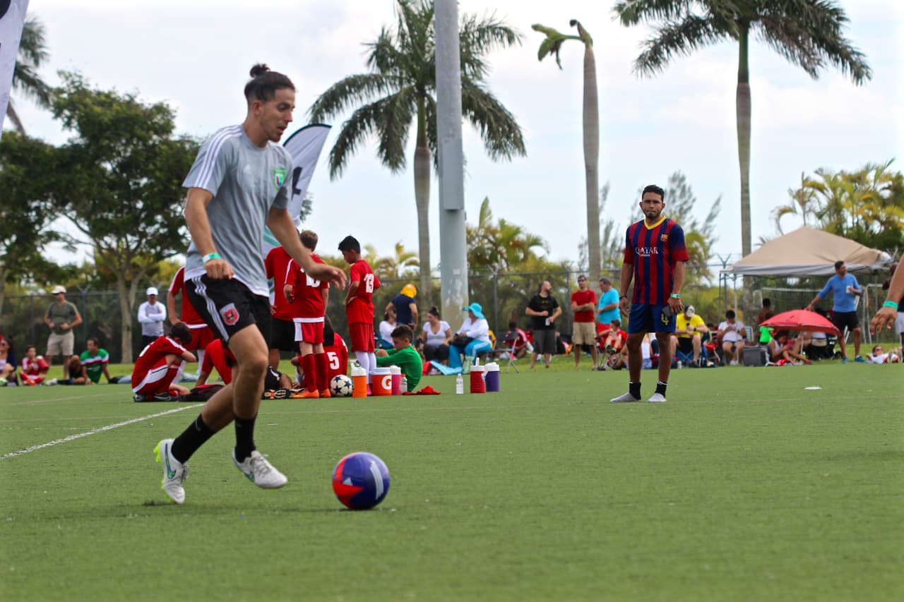 Cientos de personas se dieron cita al Kendall Soccer Park para participar y disfrutar de un torneo familiar.