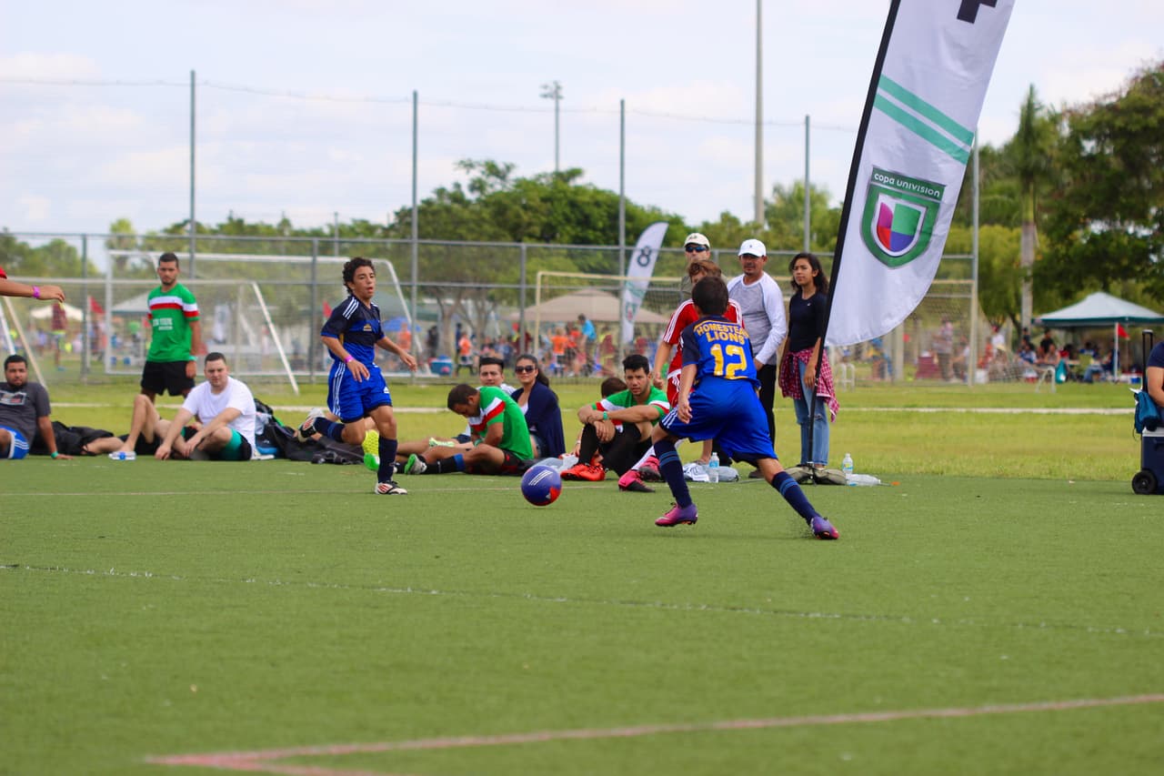 Cientos de personas se dieron cita al Kendall Soccer Park para participar y disfrutar de un torneo familiar.