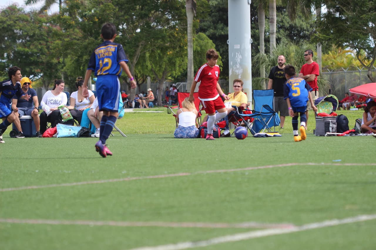 Cientos de personas se dieron cita al Kendall Soccer Park para participar y disfrutar de un torneo familiar.