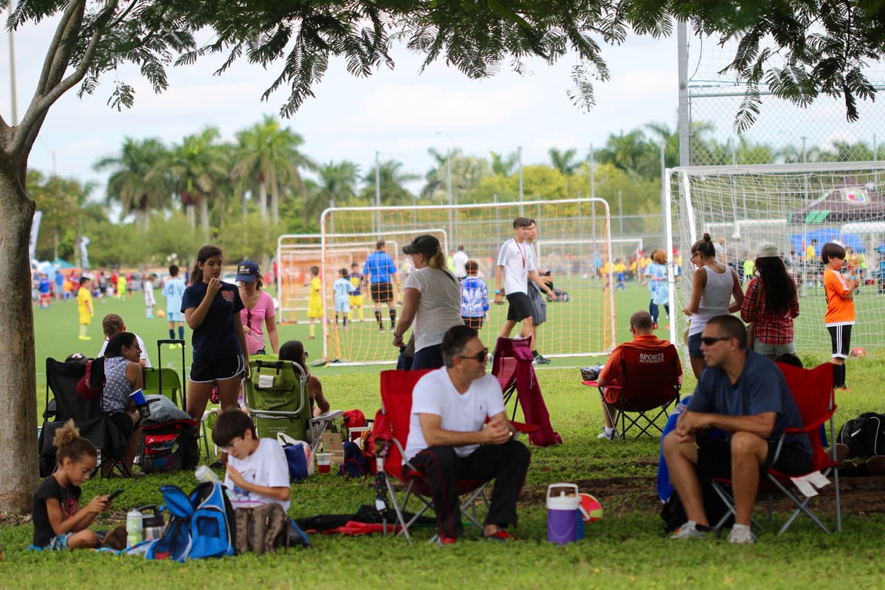 Cientos de personas se dieron cita al Kendall Soccer Park para participar y disfrutar de un torneo familiar.
