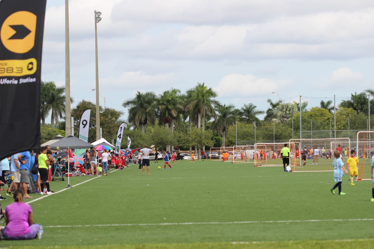 Cientos de personas se dieron cita al Kendall Soccer Park para participar y disfrutar de un torneo familiar.