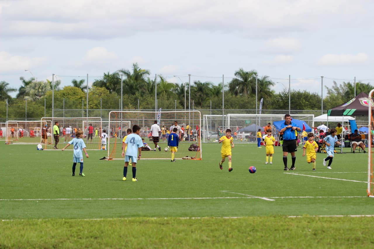 Cientos de personas se dieron cita al Kendall Soccer Park para participar y disfrutar de un torneo familiar.