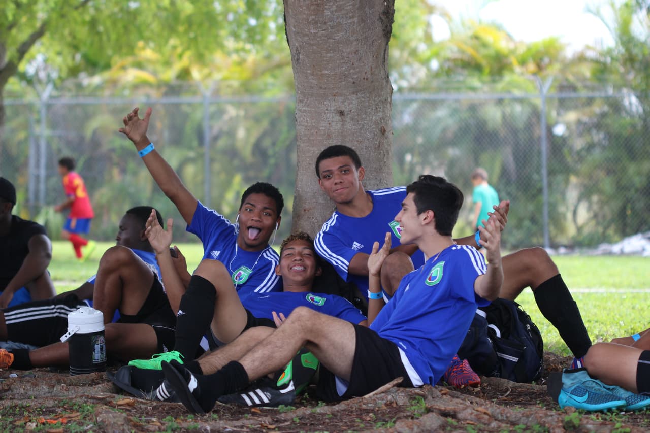 Cientos de personas se dieron cita al Kendall Soccer Park para participar y disfrutar de un torneo familiar.