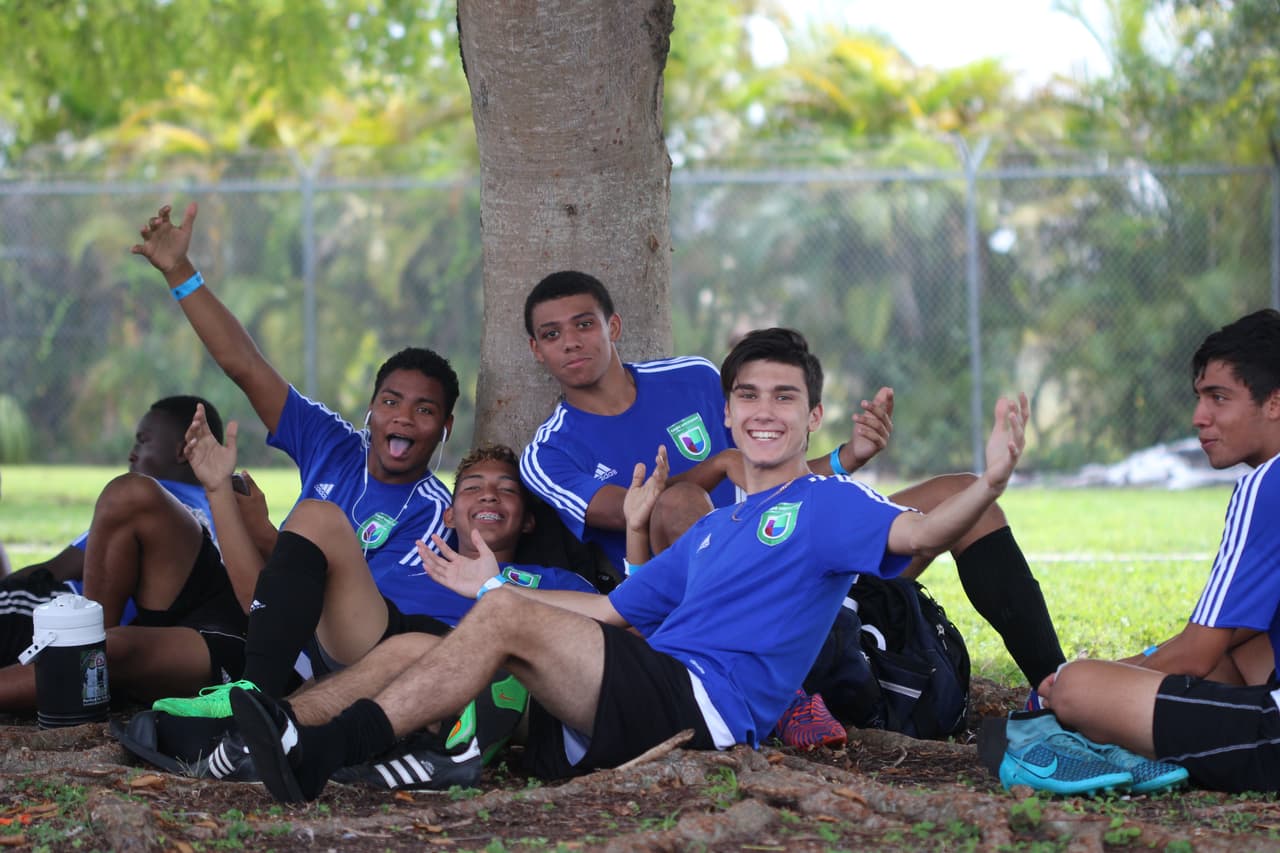 Cientos de personas se dieron cita al Kendall Soccer Park para participar y disfrutar de un torneo familiar.