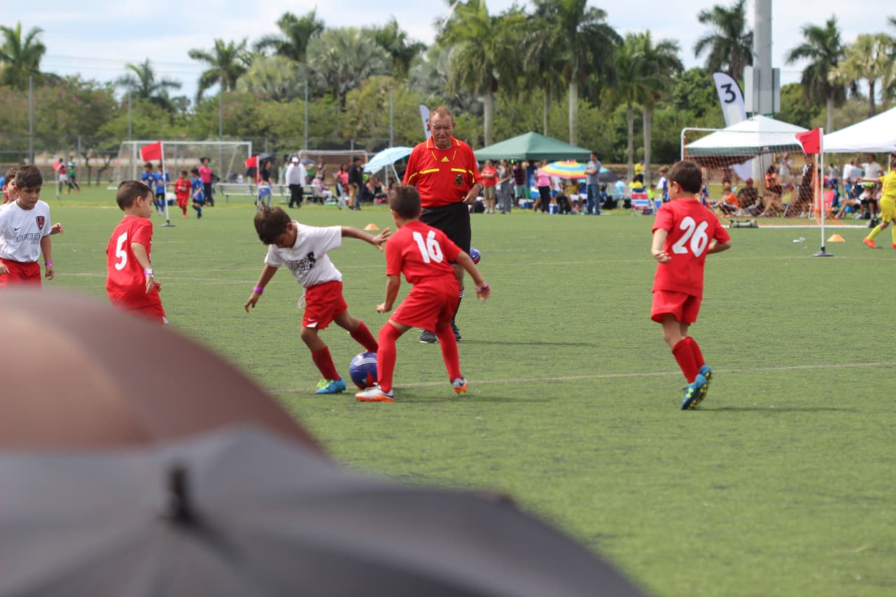 Cientos de personas se dieron cita al Kendall Soccer Park para participar y disfrutar de un torneo familiar.