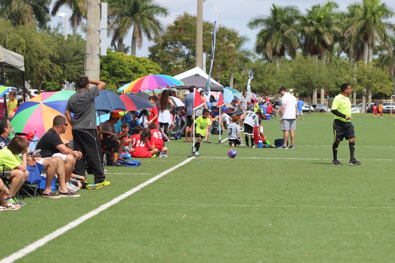 Cientos de personas se dieron cita al Kendall Soccer Park para participar y disfrutar de un torneo familiar.