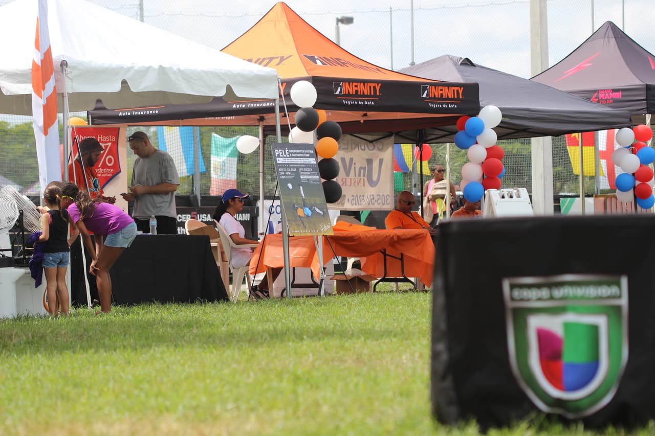 Cientos de personas se dieron cita al Kendall Soccer Park para participar y disfrutar de un torneo familiar.