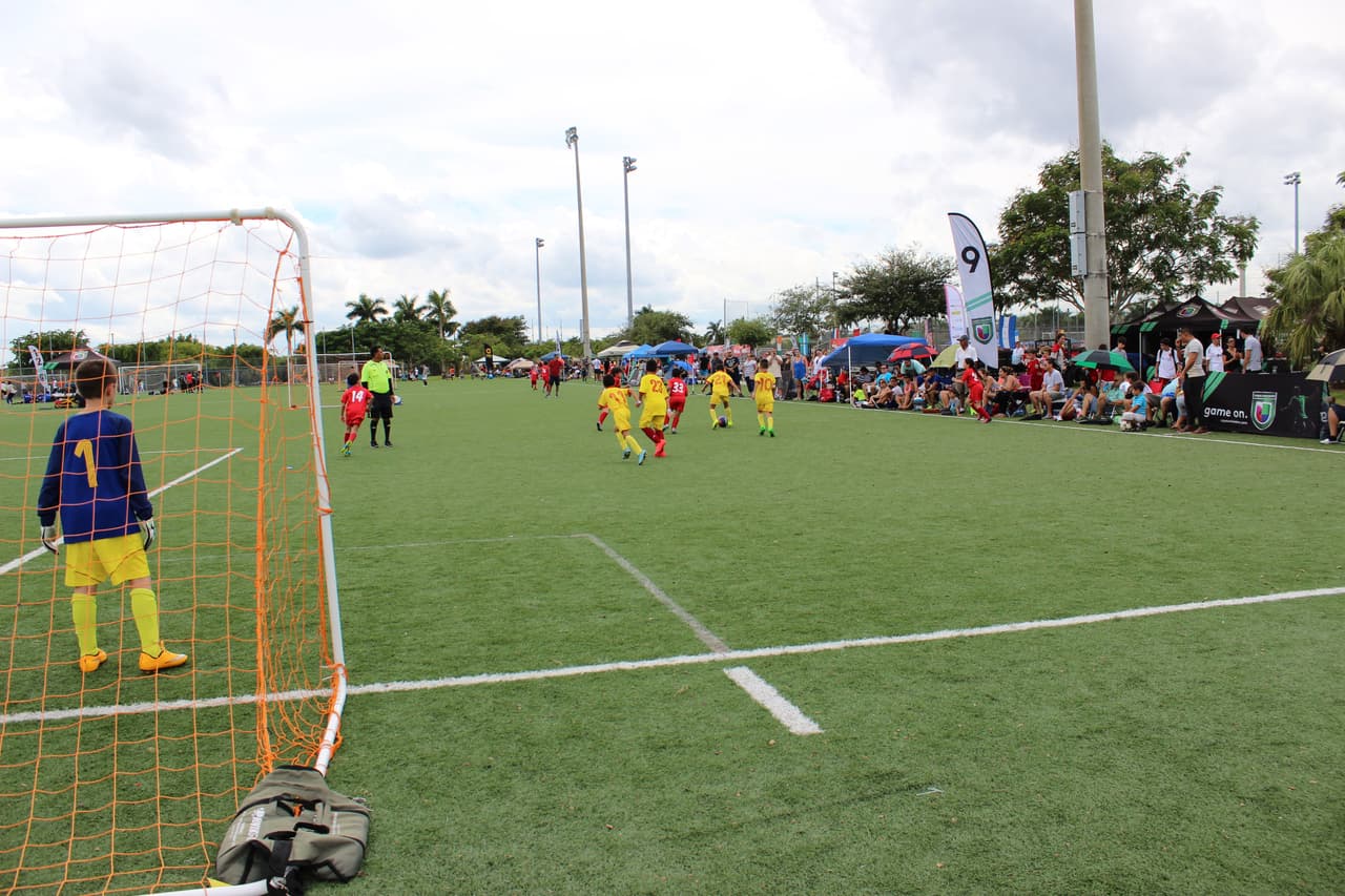 Cientos de personas se dieron cita al Kendall Soccer Park para participar y disfrutar de un torneo familiar.