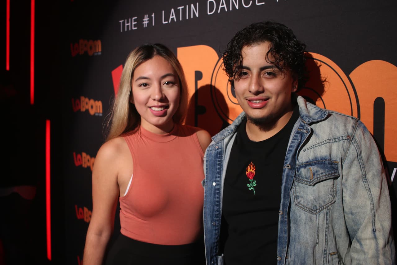 Nicole Paul, 24 y Luis Cedeño, 23, de Queens. 
<br>
<br>
<b>¿Qué es el trap? </b>Es música que nos pone feliz, nos gusta y relacionamos con ella.
<br>
<br>
<b>¿Por qué trap?</b> Porque habla de los jóvenes y sabe cómo queremos disfrutar. 
<br>
<br>
<b>Trap en una palabra:</b> Sensacional. 
<br>
<br> 
<br>
<br> 
<br>