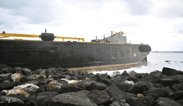 Barcaza de combustible encalla cerca del Morro, en San Juan: Guardia Costera interviene