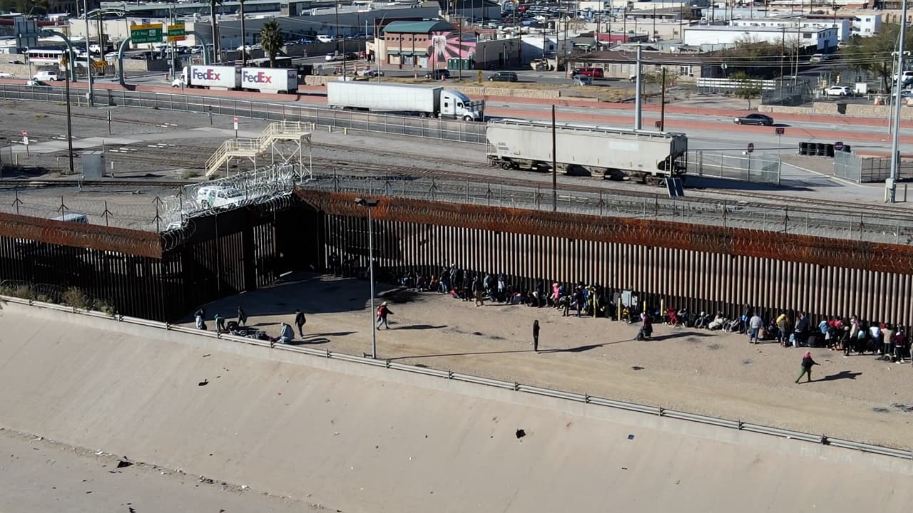 El frío, un obstáculo más para migrantes que esperan el fin del Título 42