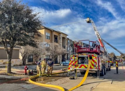 Residentes de 21 unidades de un complejo de apartamentos fueron desplazados el martes debido a un incendio en Round Rock.