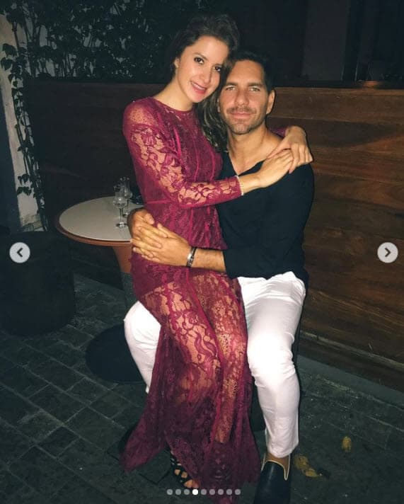 Aunque el actor era "anti 14 de febrero", ese año se reconcilió con la fecha y tuvo ganas de preparar algo "cursi" para sorprender a su amada. “En el privado había música en vivo con saxofón y tenía todo planeado: una cena romántica”, relató Arap Bethke. Con ese escenario, llegó la pregunta que ella no esperaba, “¿Quieres ser mi novia?”.