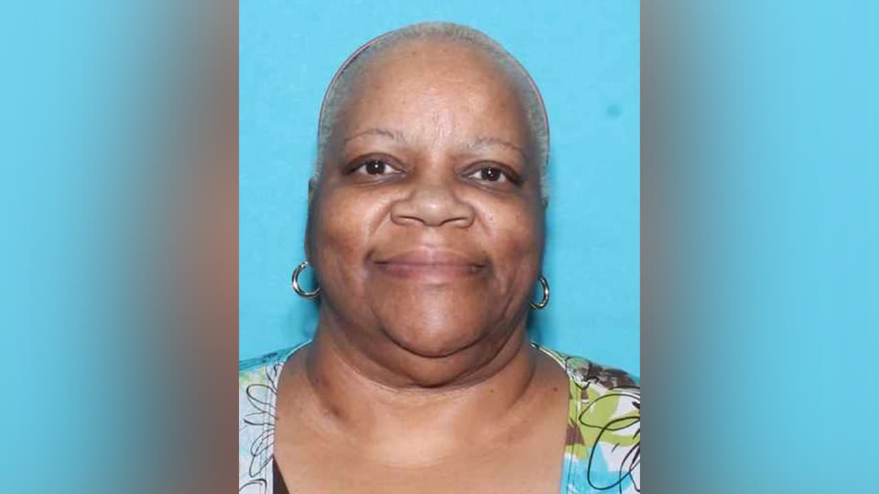 Chenia Crawford Thompson, es señalada de robo de hasta $2,500.