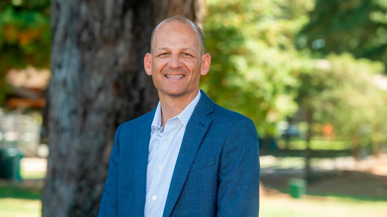 McCarty gana la alcaldía de Sacramento: Cofer reconoce derrota tras cerradas elecciones