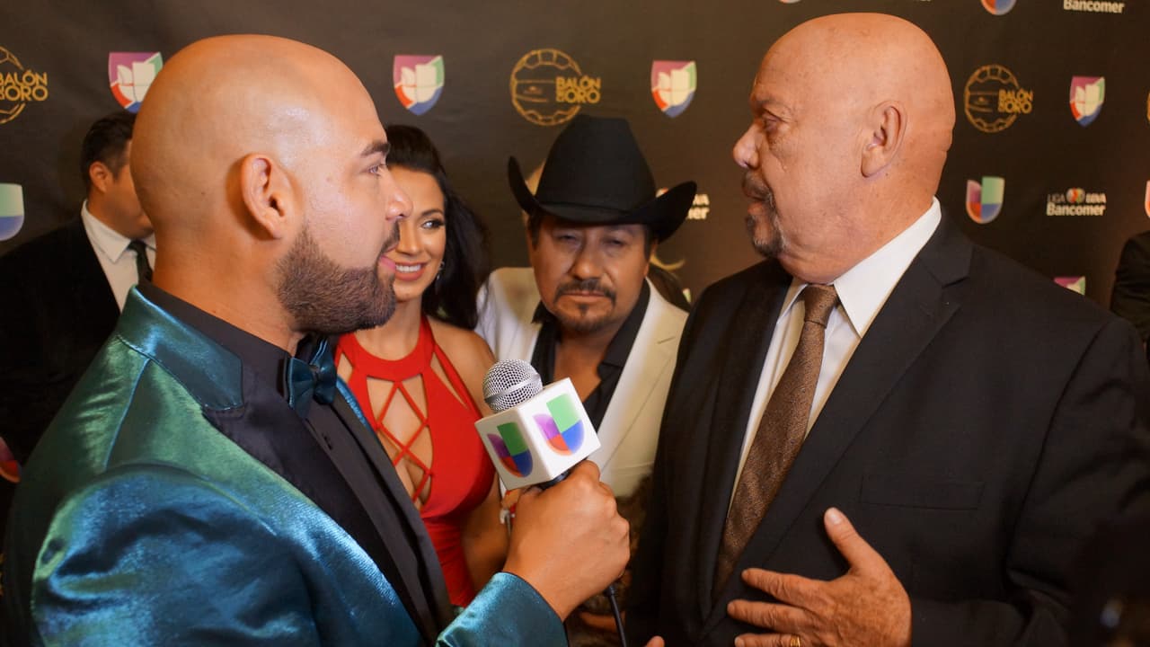 Raúl Molinar, Carla Medrano y Andres Maldonado se robaron el show durante la ceremonia del Balón de Oro en la ciudad de Los Ángeles.