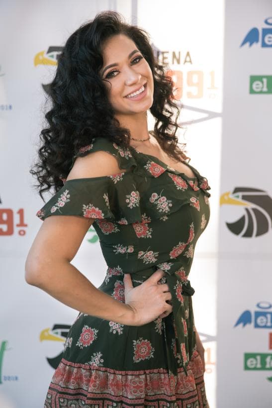 Y nos sorprendió con su hermoso cabello rizado en los Terrenos de la Feria de Pleasanton en la Bahía.