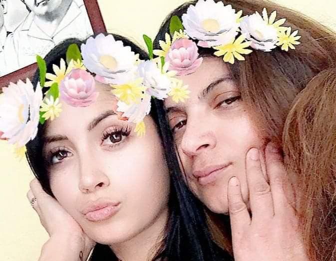 El pasado 25 de julio, la señora Becky Colombani madre de Kimberly Flores, actual pareja del cantante, brindó una entrevista a Univision donde aseguraba que su hija mantenía relaciones con hombres casados, como sucedió con Edwin Luna.