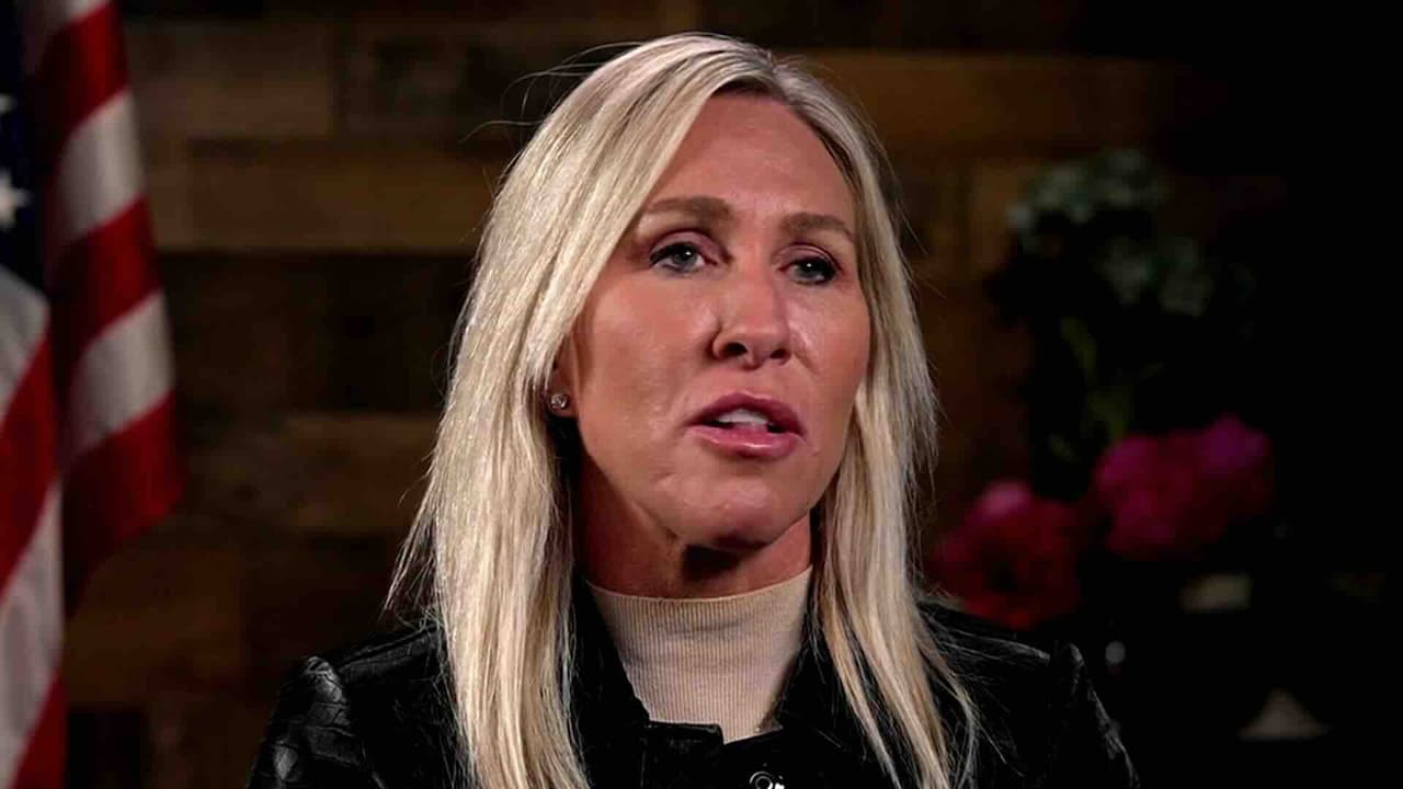 Marjorie Taylor Greene se distancia del Partido Republicano y evalúa dejarlo