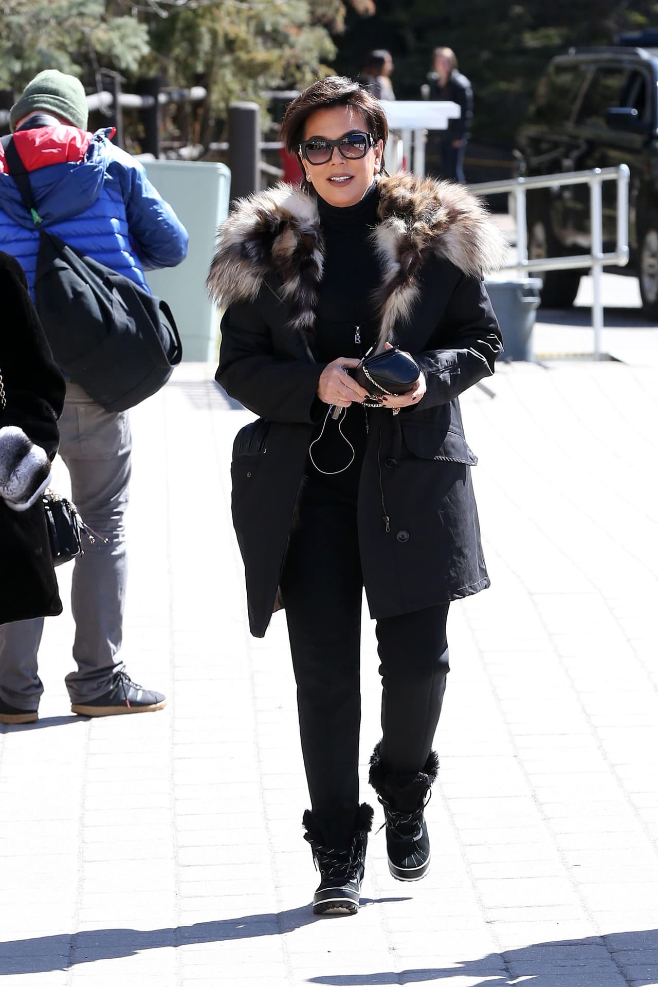 La matriarca del clan, Kris Jenner, supervisando todo el show.