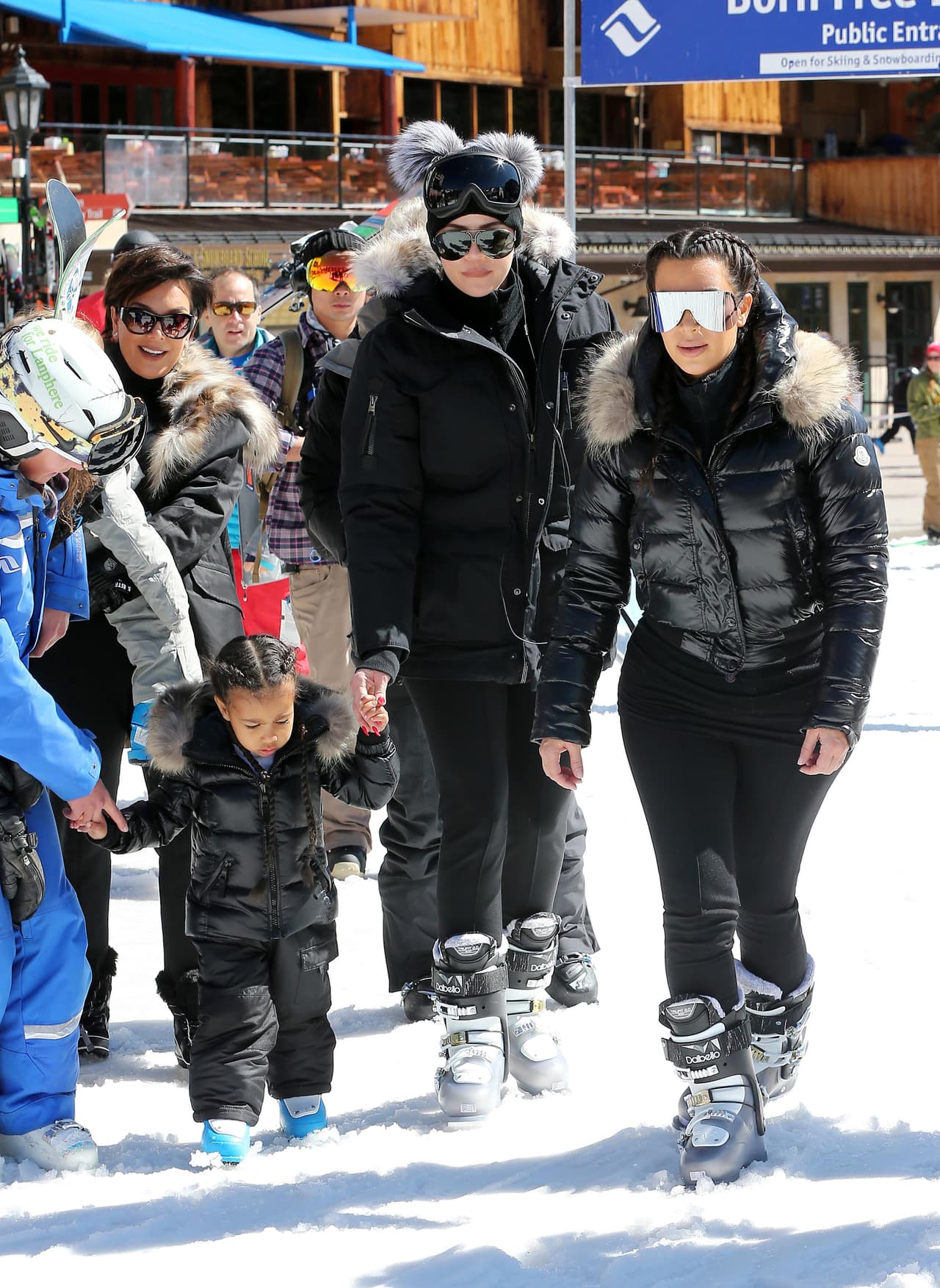 Las hermanas Kardashian felices en Vail.