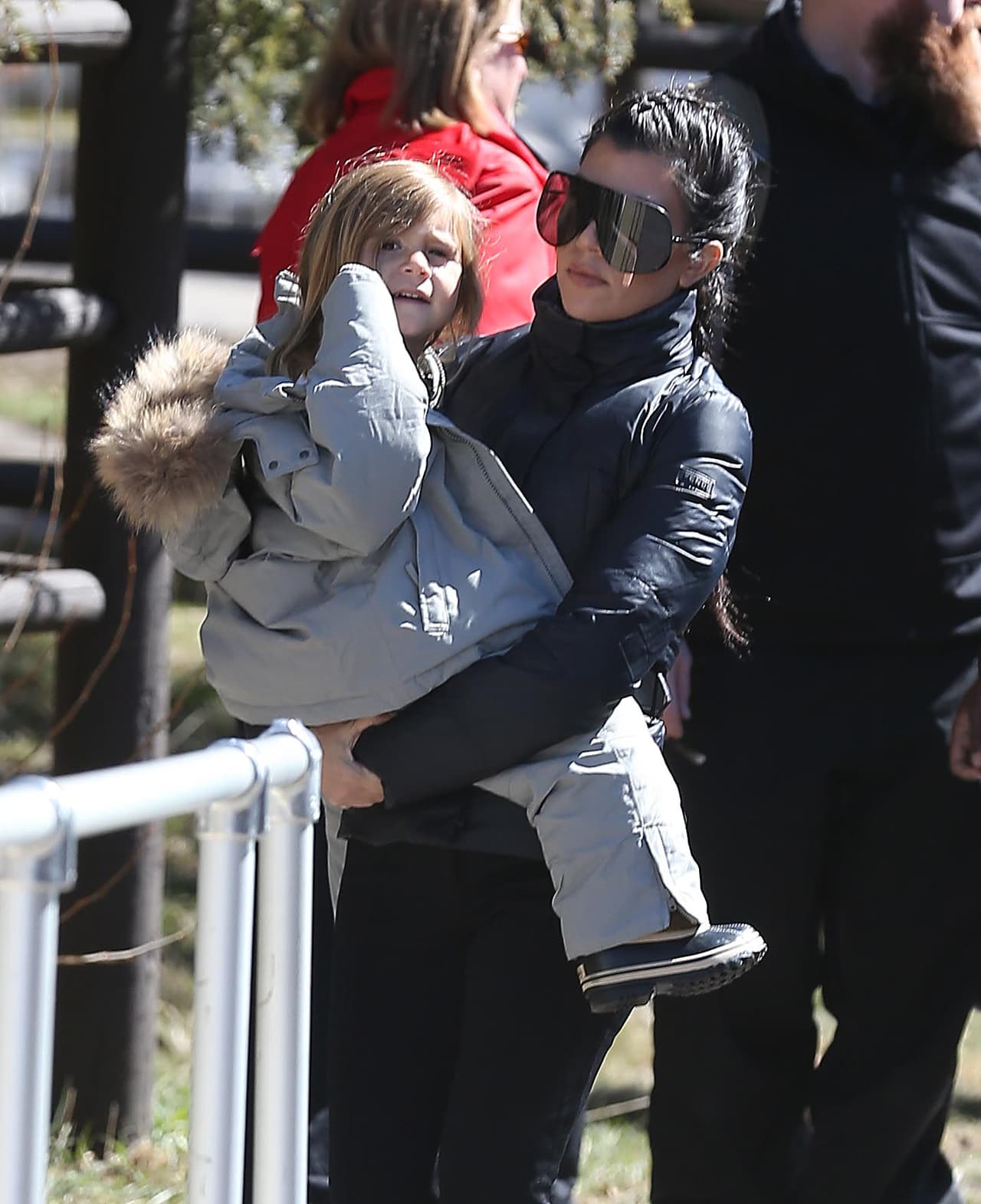 Penelope con su mami Kourtney.