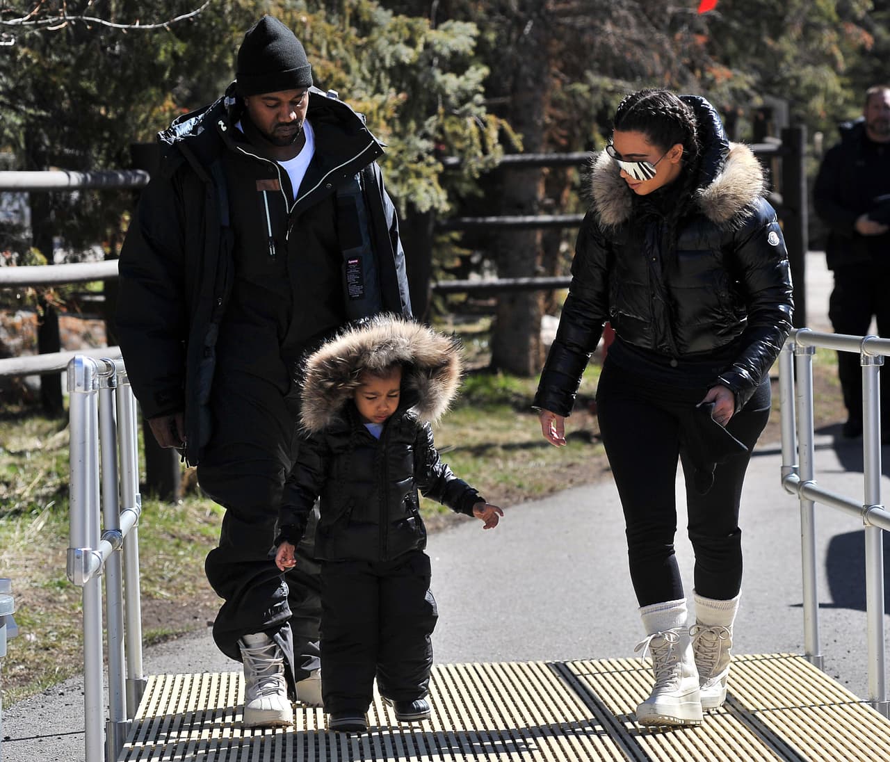 Todos iban coordinaditos en negro.