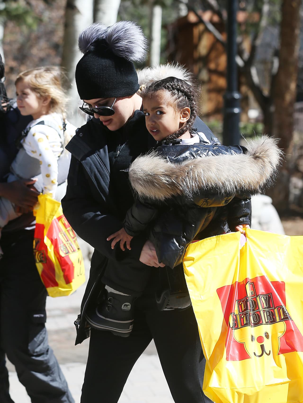 Nori con sus trencitas bellas.