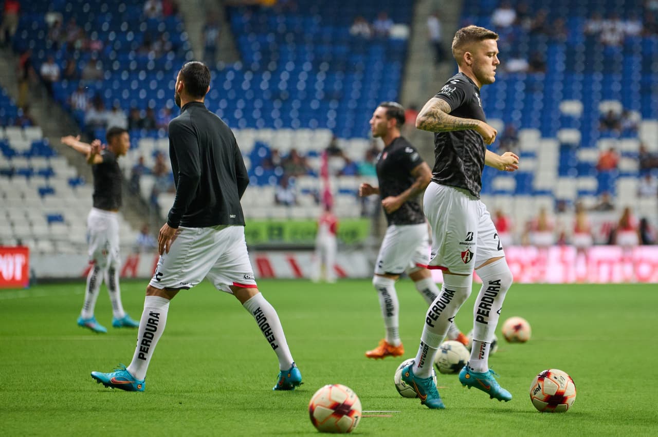 Rayados de Monterrey tuvo un partido muy gris y apenas pudo sacar un punto ante un Atlas que tampoco generó opciones pese a quedarse con un hombre más en gran parte del segundo tiempo.