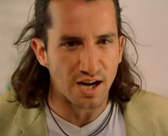 <b>Plutarco Haza, Alberto</b>
<br>Uno de los actores principales que participó en ‘El Atlético San Pancho’ fue Plutarco Haza, quien dio vida a Alberto, ‘Figura’ Estrada, un futbolista profesional que después de retirarse de las canchas regresa a su pueblo natal, San Francisco del Monte, donde entrena al equipo de niños protagonista. Sin embargo, es llamado a jugar de nuevo en la primera división por lo que se ve en el dilema de abandonar o no a los pequeños.
<br>