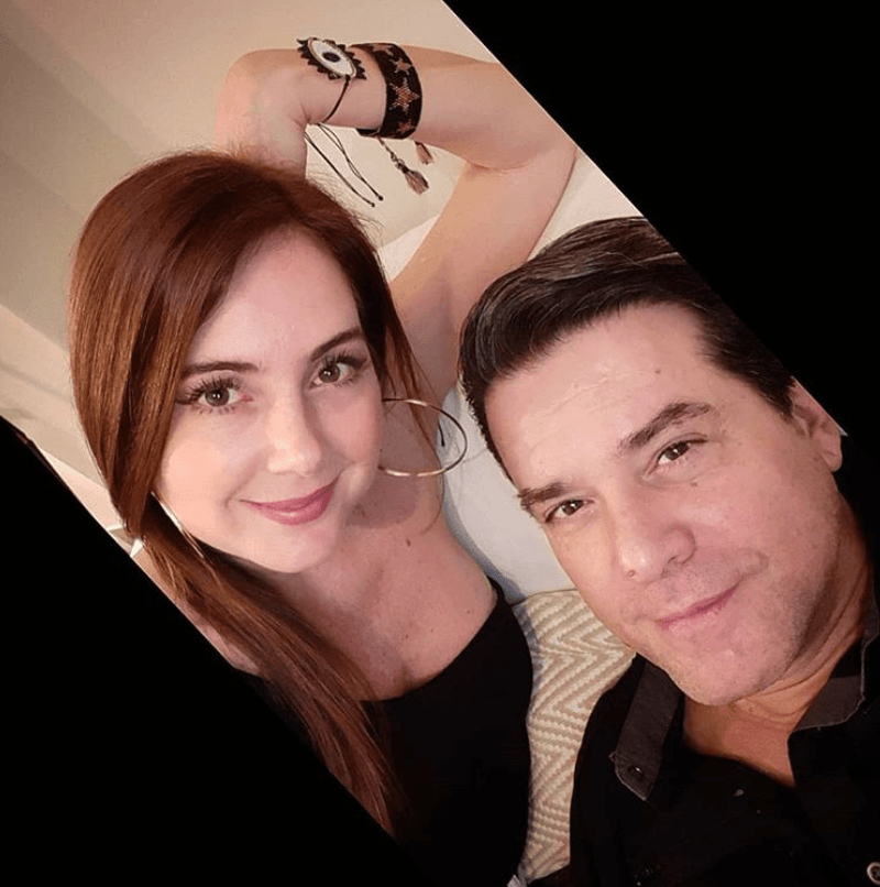 De León recuerda perfectamente que se enamoró de ella el 30 de diciembre de 2004, en un local nocturno de Caracas. "Ella es la mujer de mi vida", recuerda haberle dicho al actor Eduardo Luna cuando la vio.