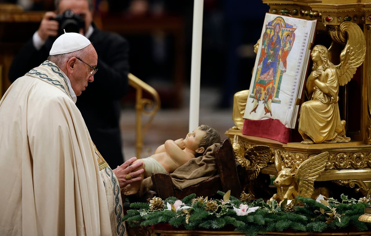 El papa Francisco pide al mundo no olvidar la violencia de 2015