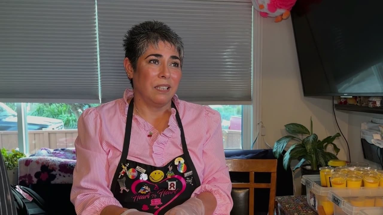 “Se me dio la oportunidad de una nueva vida”: Sobreviviente de cáncer vende postres para ayudar a los más necesitados