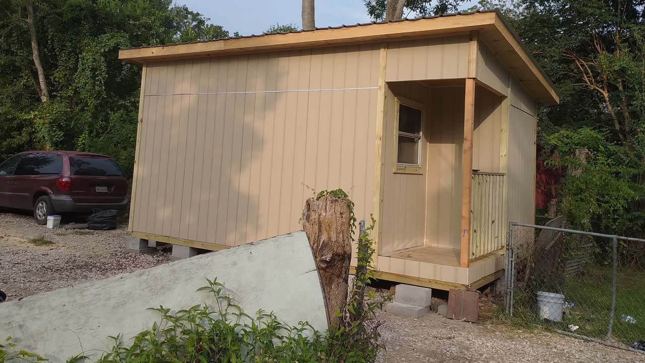 El negocio comenzó a funcionar y la familia decidió invertir en un local que construyeron junto a su casa, poco a poco lo fueron armando, dijo a 
<i>Univision 45,</i> David Treviño.