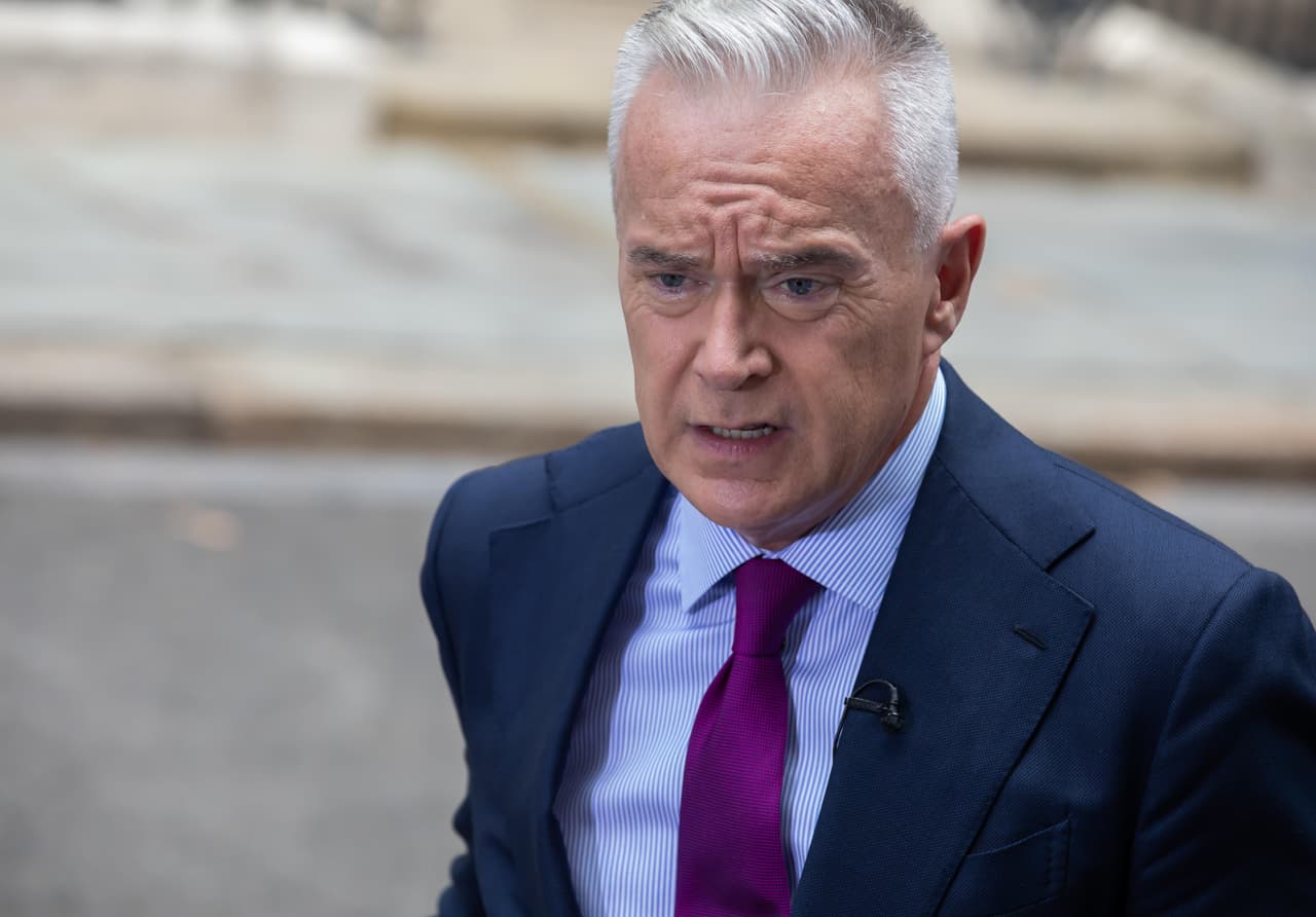 De acuerdo a los reportes periodísticos, Edwards ya estaba en las instalaciones de la organización cuando se anunció la ausencia de la reina.
<br>