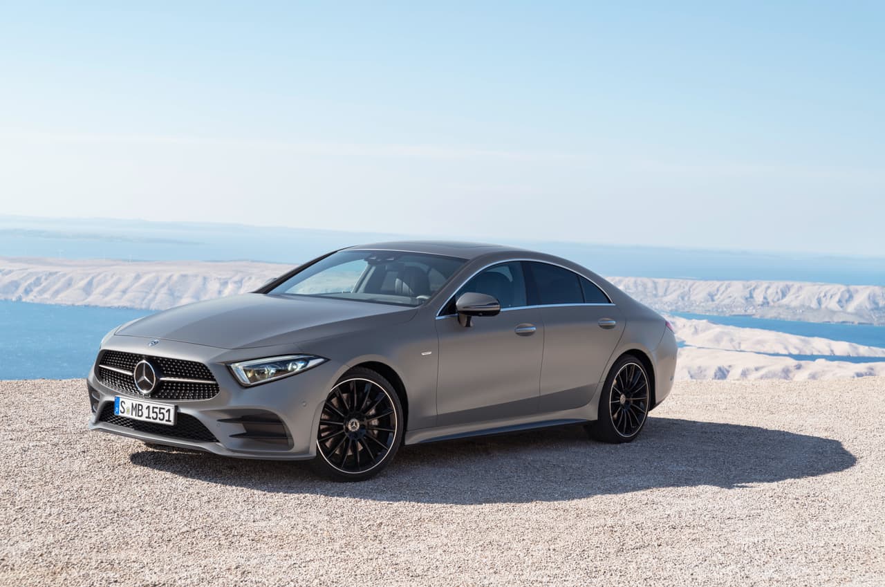 El nuevo Mercedes-Benz CLS cuenta con suspensión multi eslabones en cada eje ( cuatro al frente y 5 atras) con una distribución dinámica para máximo confort como equipom estándar. La 
<b>suspensión de aire</b> AIR BODY CONTROL, ahora mejorada con amortiguación ajustable y adaptable es opcional.