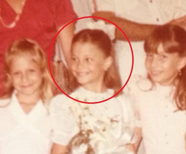 En la década de los 70 así era Sofía, una niña a la que le fascinaba aparecer en las fotografías.