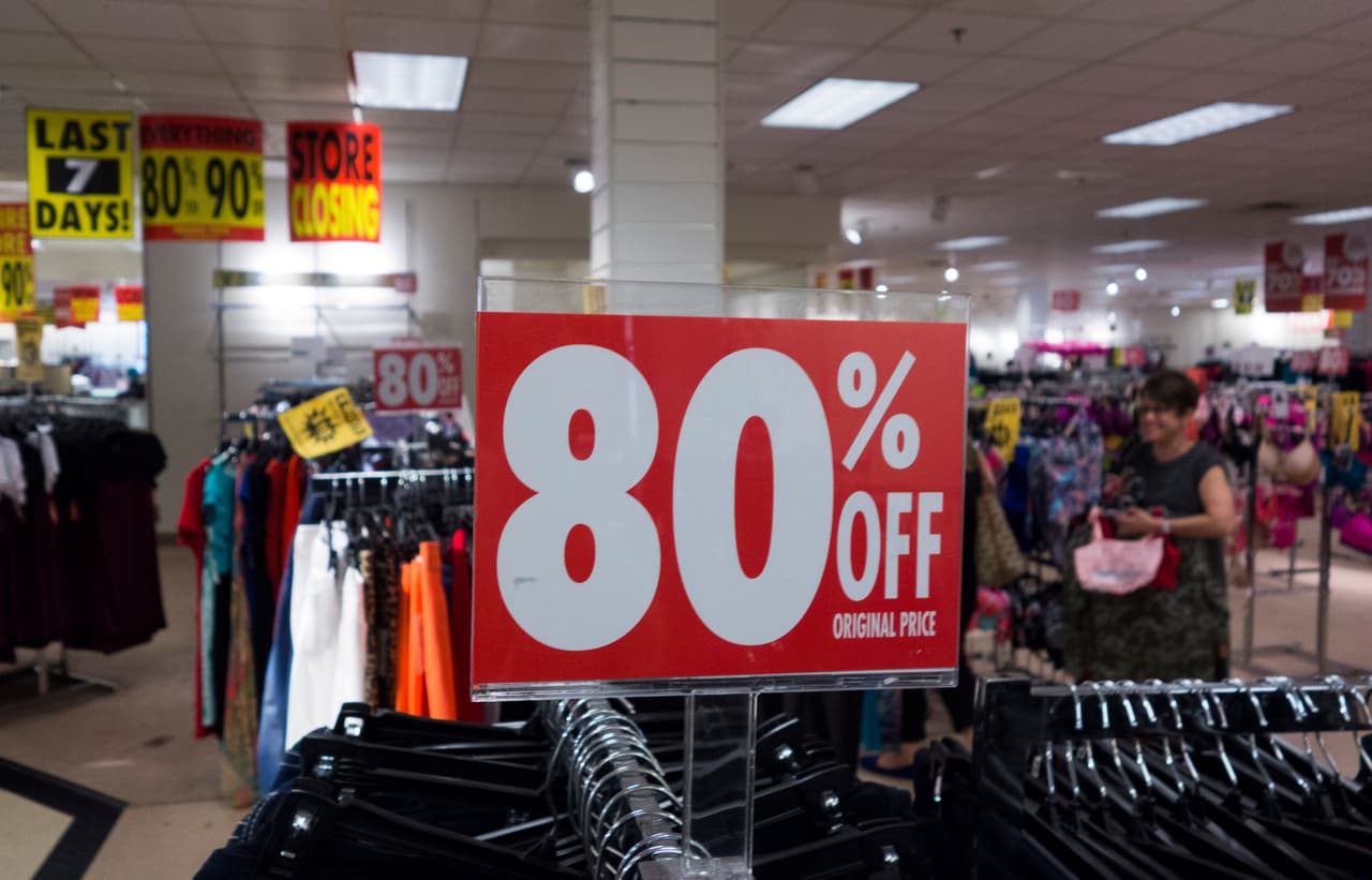 La cadena buscará ahora reducir su deuda bajo el proceso del Capítulo 11 de la Ley de Quiebras. Para ello reveló que cerrará 154 tiendas. "Las tiendas cerrarán en fases durante el proceso del Capítulo 11", especificó la cadena en su comunicado.