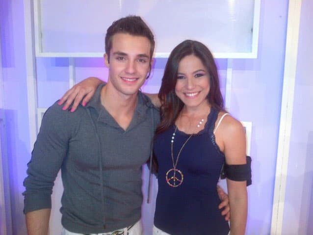 Decidió mudarse a Colombia por la situación tan dura que se vivía en Venezuela, así lo confesó en el 2014 para el diario 
<b><a href="http://www.eluniversal.com/arte-y-entretenimiento/">'El Universal'</a></b>: "La situación de inestabilidad político-social paralizó o retrasó muchos de los proyectos que se esperaban para este año y confié en que intentarlo en este mercado podía ser buena idea. Las cosas empezaron a funcionar y me di la oportunidad de retarme".