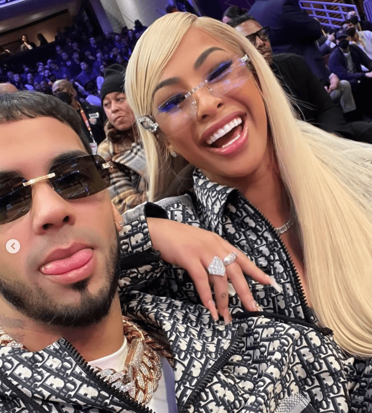 El reciente lanzamiento de la colombiana está escalando a los primeros lugares de las tendencias musicales, luego de que en días anteriores Annuel AA y Yailin ‘La más viral’ también arrasaran por con su
<a href="https://www.univision.com/musica/la-nueva-cancion-de-anuel-aa-y-yailin-fotos">controversial y criticada canción ‘Si me busca’. </a>