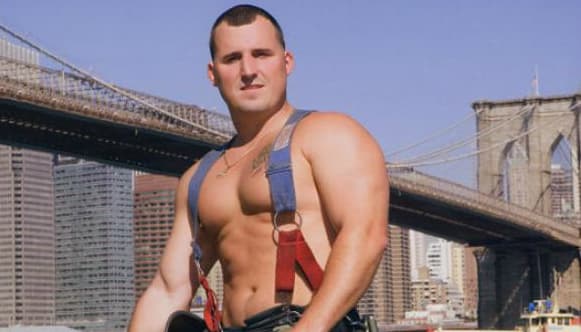 Bombero 'caritativo' de NYC se resiste al arresto