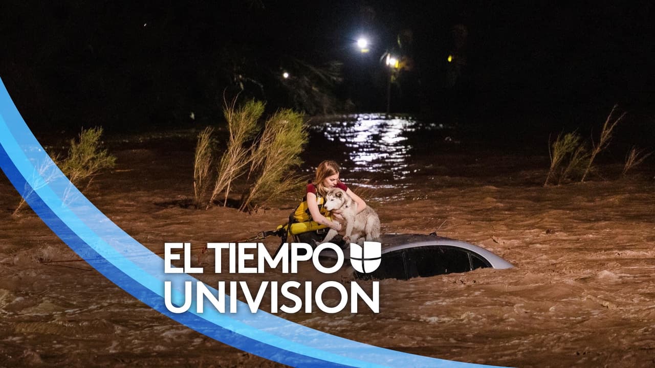 Rescatan a una mujer y su perro de una inundación repentina en Tucson
