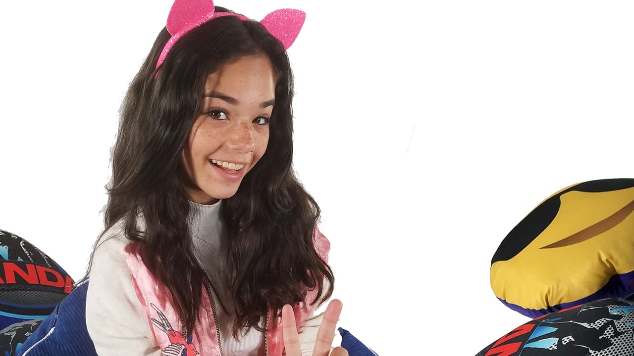 Wisin le dice la pequeña gigante y se ha caracterizado por su estilo único y personalidad.
<b>Taishmara Rivera </b>
<a href="http://www.univision.com/shows/la-banda/bjork-tiene-su-version-latina-y-es-taishmara-fotos" target="_blank">tiene una doble en el mundo de la música</a>.