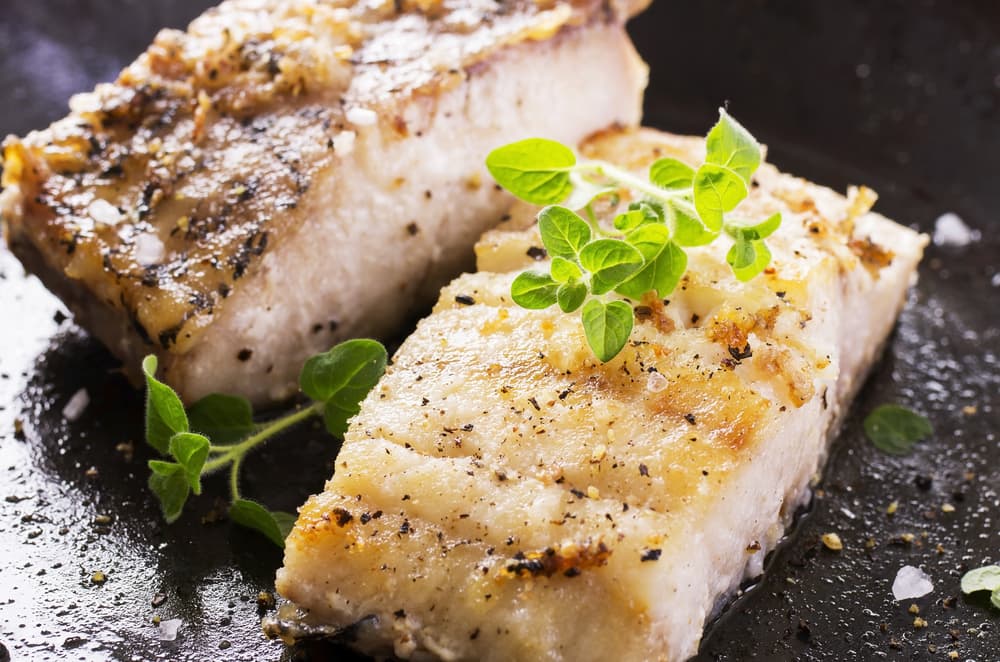 Necesitas comenzar tu día con un desayuno saludable que incluya frutas frescas y alimentos ricos en fibra. Para mantener tu energía alta se deben consumir legumbres, huevos y pescados.