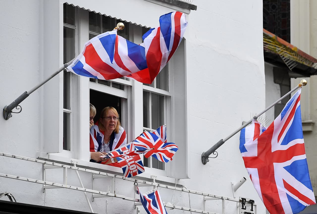 Había ciudadanos que observaban desde edificios cercanos.