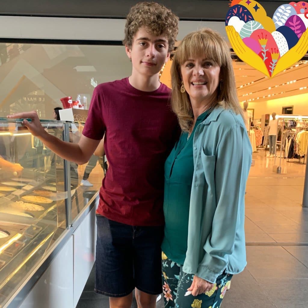 Erika Buenfil busca educar a su hijo como un hombre fuerte, independiente y responsable, ya que ella es quien desempeña el rol de padre y madre, debido a que Ernesto Zedillo Jr. no tiene contacto con Nicolás.