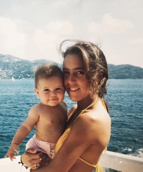 En junio de 1989 la nieta de la primera actriz Silvia Pinal, Stephanie Salas, se convirtió en madre con tan sólo 19 años.