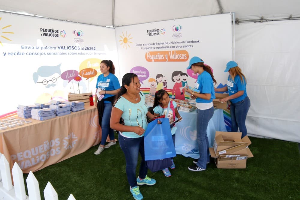 Como todos los años, Univision realizó su ya tradicional Feria de la Educación, el 15 de octubre de 2016, por primera vez en los terrenos de CalState Northridge. Decenas de miles de padres e hijos asistieron al mayor evento educativo de la comunidad hispana estadounidense.